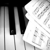 Al luisterend genieten van ‘witte wolken’: prachtige pianomuziek van Ludovico Einaudi